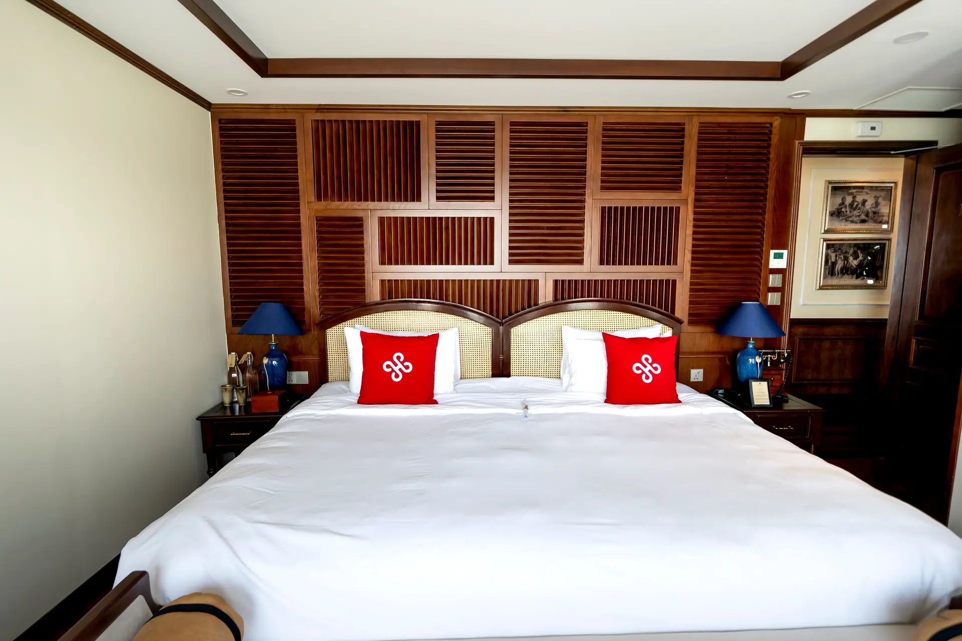 Deluxe King Room Interior
