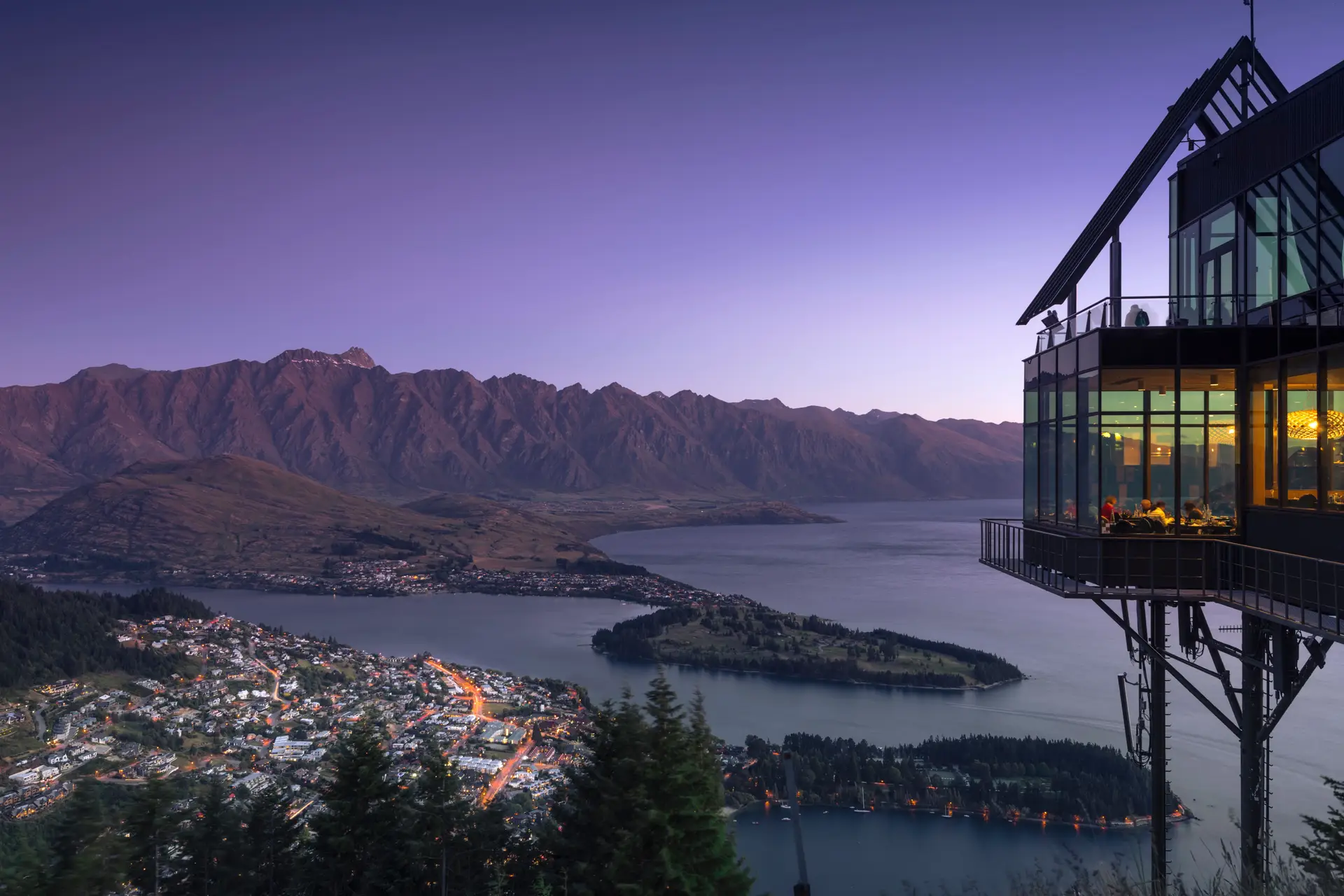 Luxury hotel suite in New Zealand with lake view